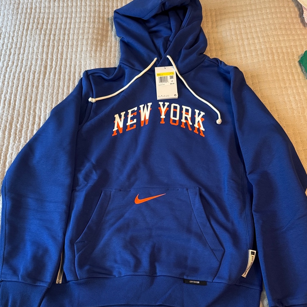 NY Knicks Mens Nike Dri-Fit Men’s small sweatshirt